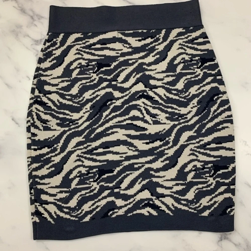 Leith Knit Sweater Zebra Tiger Blue, White, Grey Animal Print Skirt Size XS